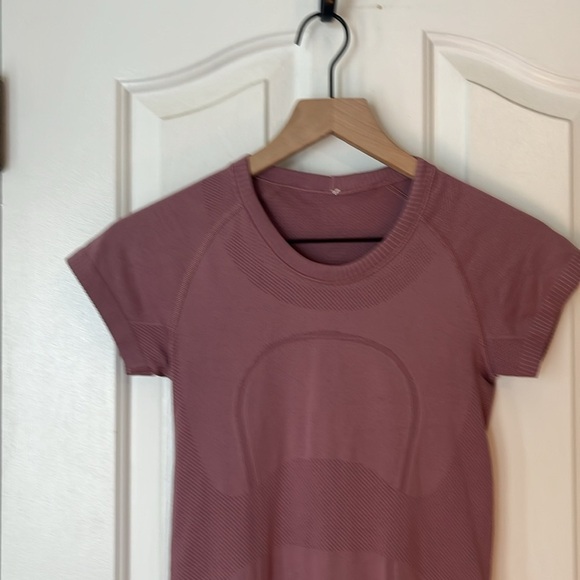 Lululemon | Swiftly Tech Short Sleeve CrewLilac Quartz / Lilac Quartz Size 4 - Picture 6 of 11